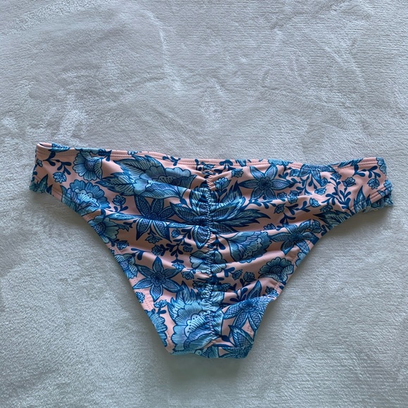 Women’s Bikini - Picture 4 of 7